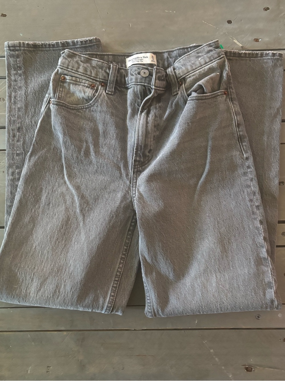 Abercrombie & Fitch The ’90s Straight Ultra High Rise  - Size 25 Inseam 25.5”